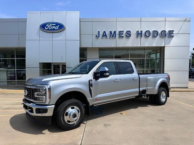 2024 Ford F-350 Super Duty Lariat — photo 1 of 13