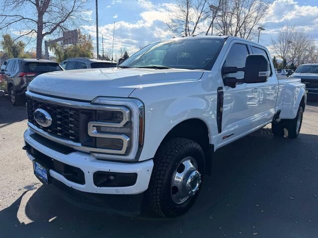 2025 Ford F-350 Super Duty Platinum