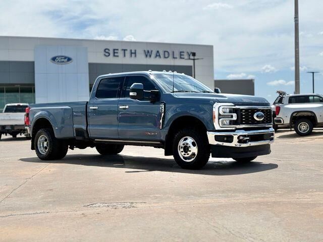 2023 Ford F-350 Super Duty Lariat — photo 1 of 26