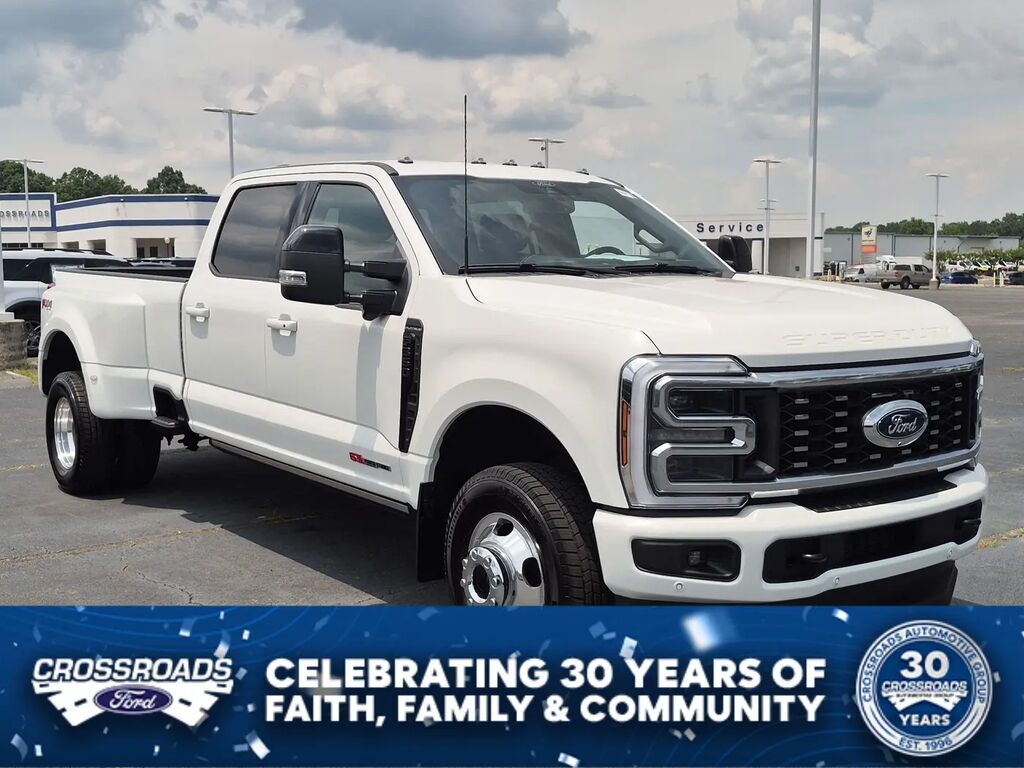 2025 Ford F-350 Super Duty Platinum — photo 1 of 14