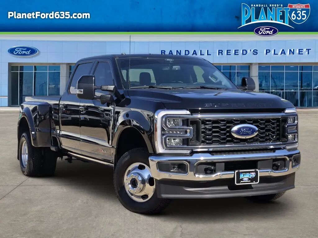 2025 Ford F-350 Super Duty Lariat — photo 1 of 24