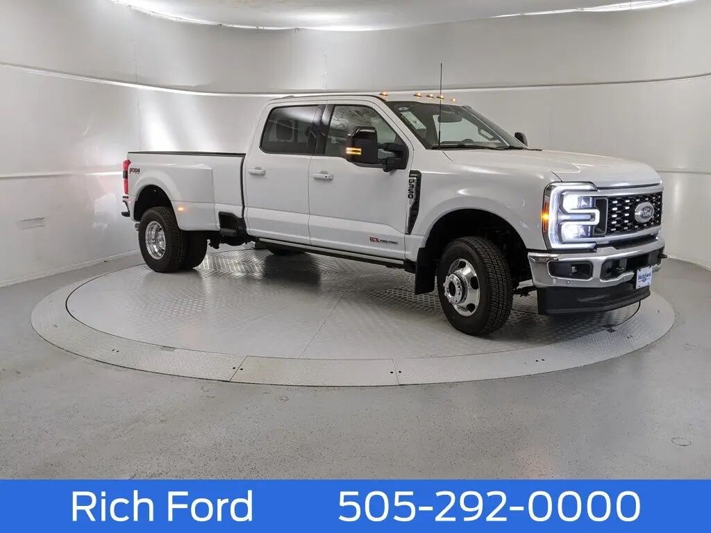 2025 Ford F-350 Super Duty Lariat — photo 1 of 28