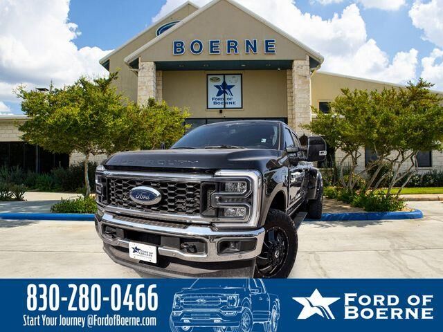 2024 Ford F-350 Super Duty Lariat — photo 1 of 26