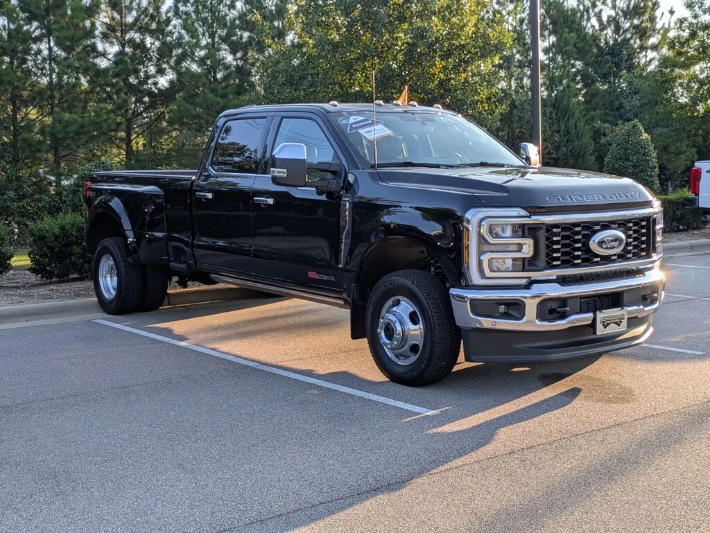 2026 Ford F-350 Super Duty Lariat — photo 1 of 30