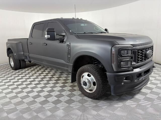 2024 Ford F-350 Super Duty Lariat — photo 1 of 26