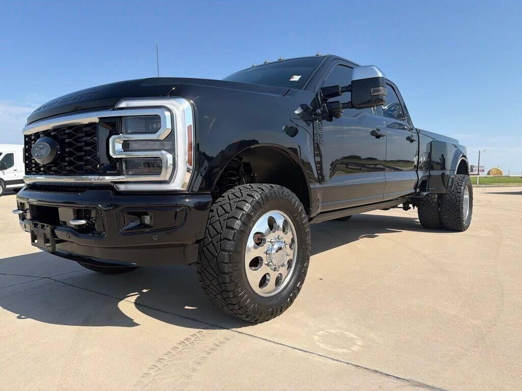 2024 Ford F-350 Super Duty Platinum — photo 1 of 1