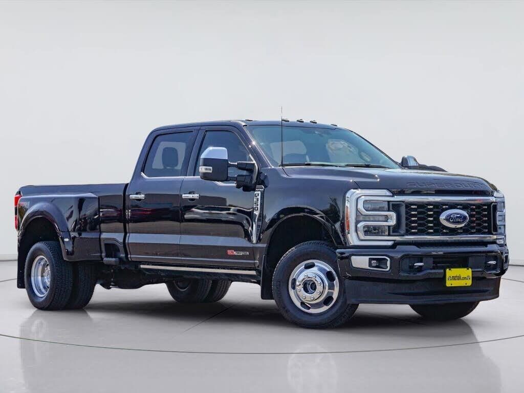 2024 Ford F-350 Super Duty Platinum — photo 1 of 1