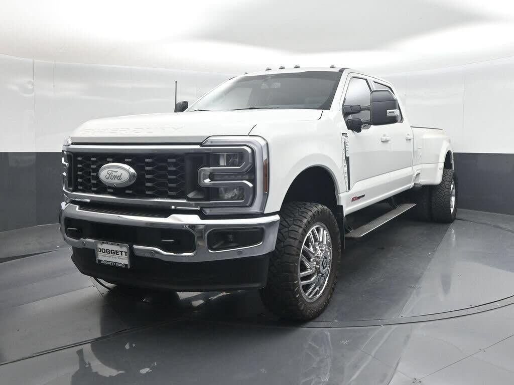 2025 Ford F-350 Super Duty Lariat — photo 1 of 1