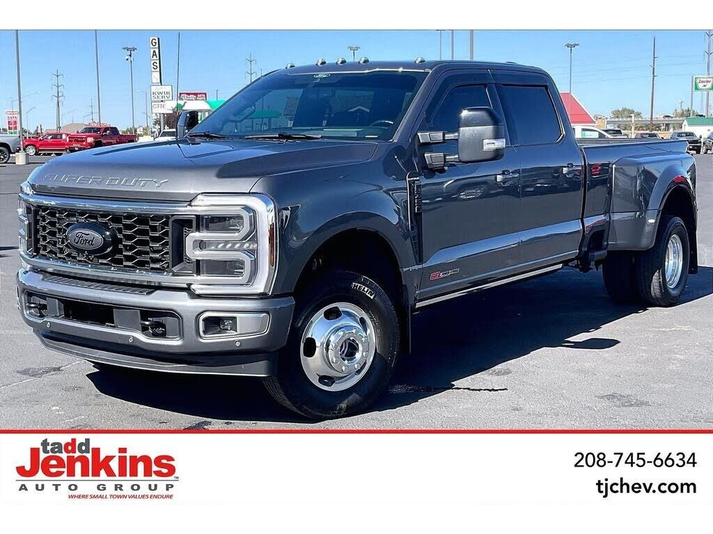 2026 Ford F-350 Super Duty Platinum — photo 1 of 1