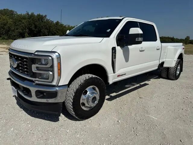 2023 Ford F-350 Super Duty Lariat — photo 1 of 23