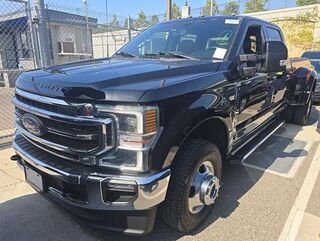 2022 Ford F-350 Super Duty Lariat — photo 1 of 33