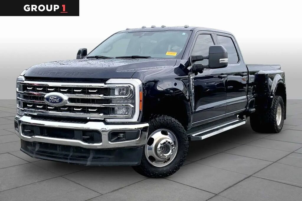 2023 Ford F-350 Super Duty Lariat — photo 1 of 13