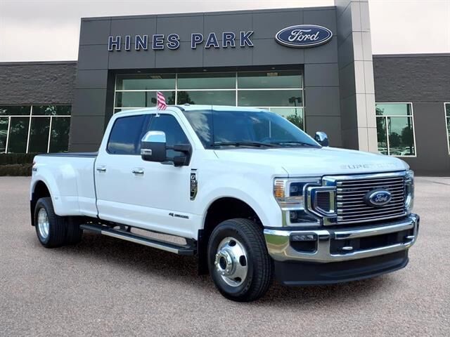 2022 Ford F-350 Super Duty Lariat — photo 1 of 13