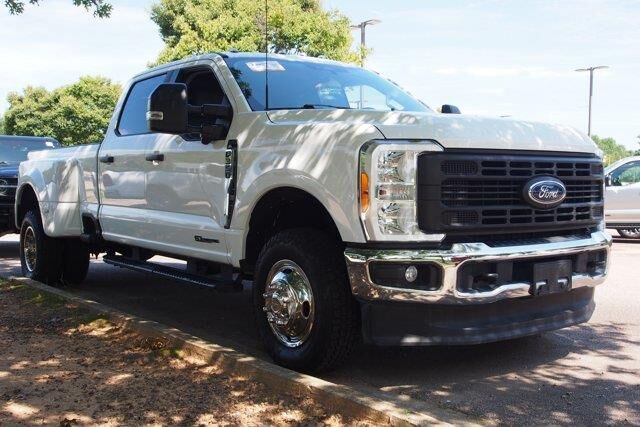 2023 Ford F-350 Super Duty XL — photo 1 of 39