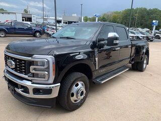 2023 Ford Super Duty F-350 DRW LARIAT