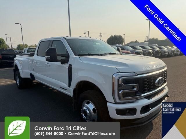 2025 Ford F-350 Super Duty Platinum — photo 1 of 26