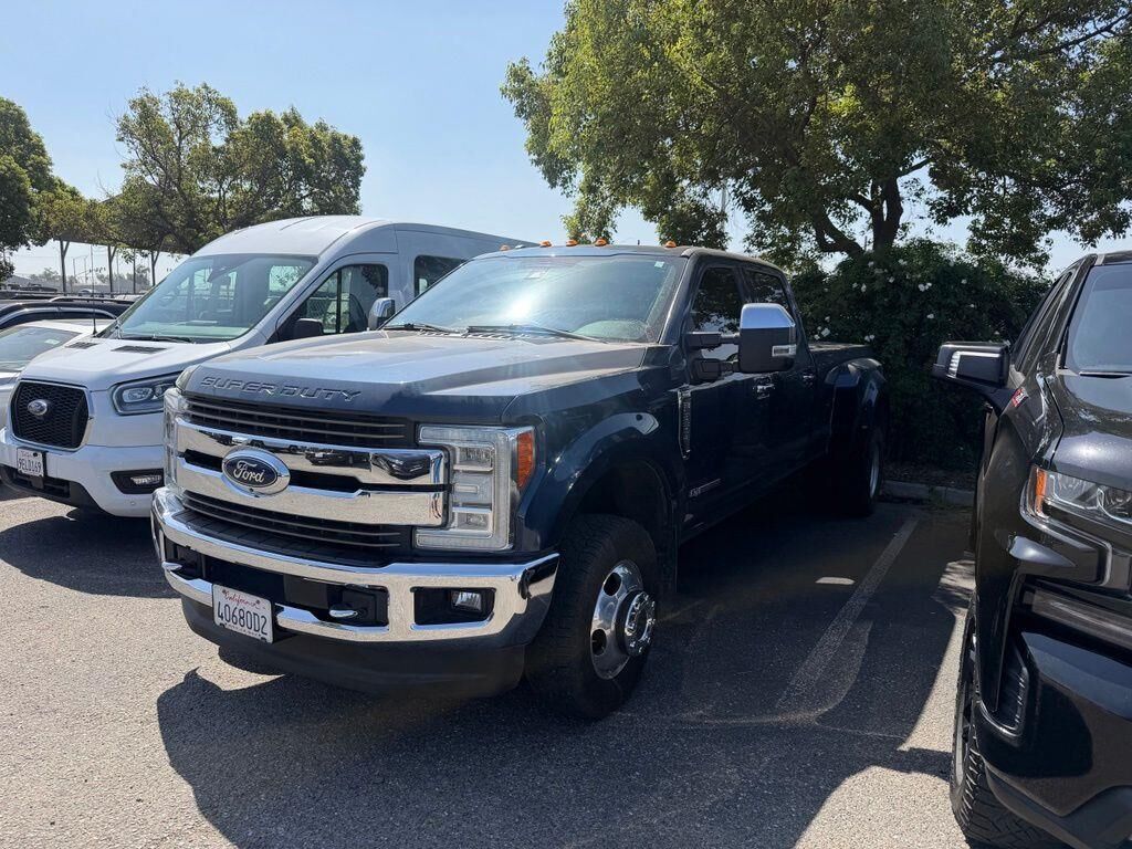 2017 Ford F-350 Super Duty King Ranch — photo 1 of 2