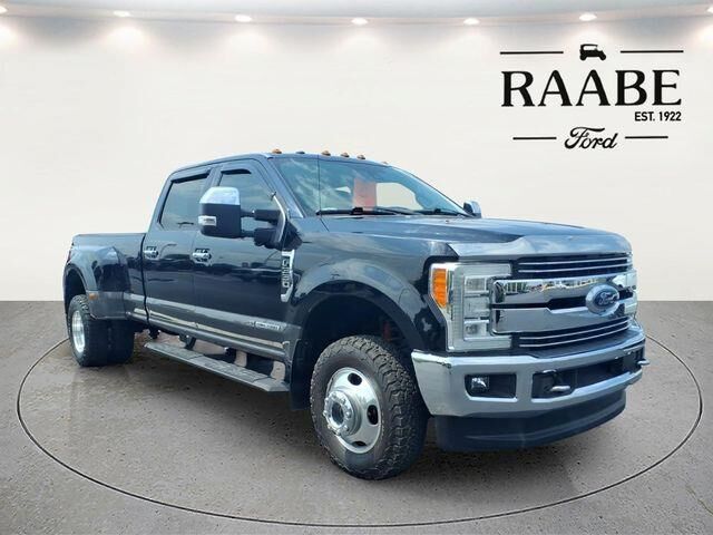 2017 Ford F-350 Super Duty Lariat — photo 1 of 7