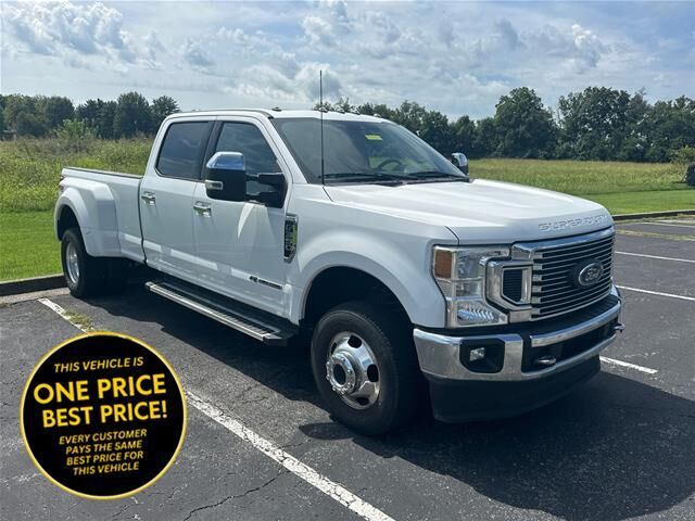 2022 Ford F-350 Super Duty Lariat — photo 1 of 26