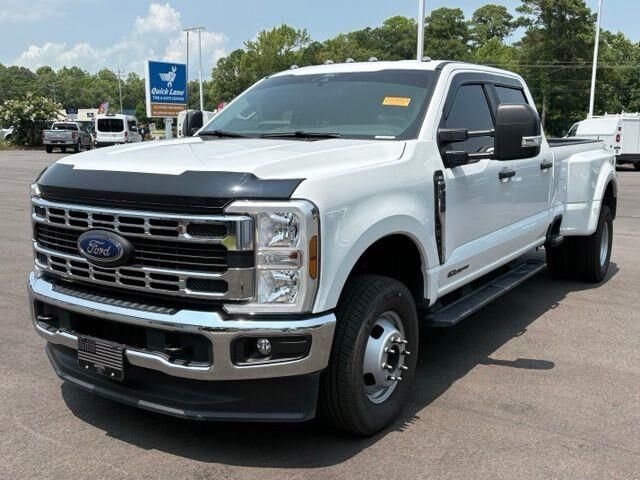 2025 Ford F-350 Super Duty XL — photo 1 of 1