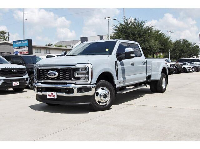 2026 Ford F-350 Super Duty Lariat — photo 1 of 13