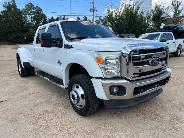 2015 Ford F-350 Super Duty Lariat — photo 1 of 13
