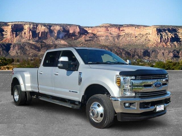 2018 Ford F-350 Super Duty Lariat — photo 1 of 27
