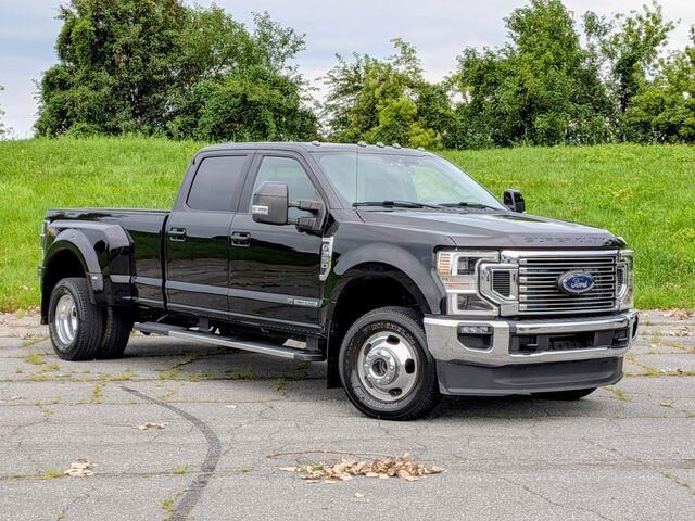 2021 Ford F-350 Super Duty Lariat — photo 1 of 26