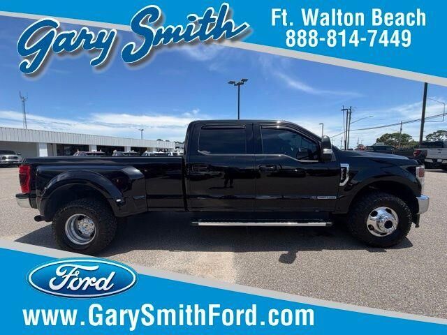 2022 Ford F-350 Super Duty Lariat — photo 1 of 13