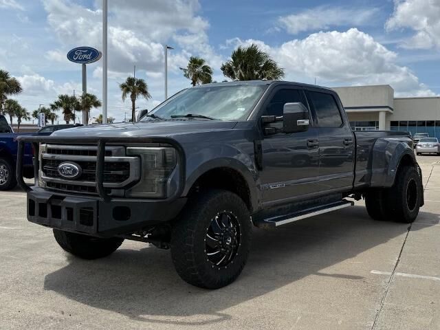 2022 Ford F-350 Super Duty Lariat — photo 1 of 26
