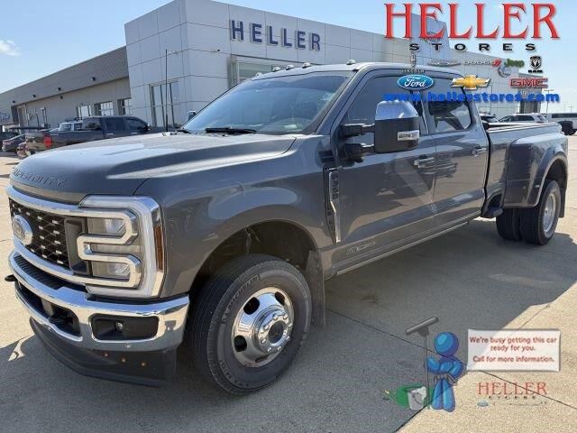 2025 Ford F-350 Super Duty Lariat — photo 1 of 2