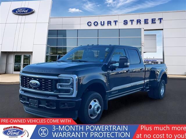 2025 Ford F-350 Super Duty Platinum — photo 1 of 13