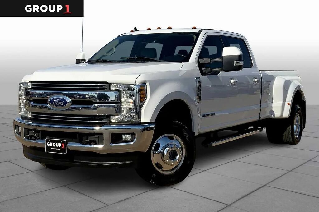 2019 Ford F-350 Super Duty Lariat — photo 1 of 26
