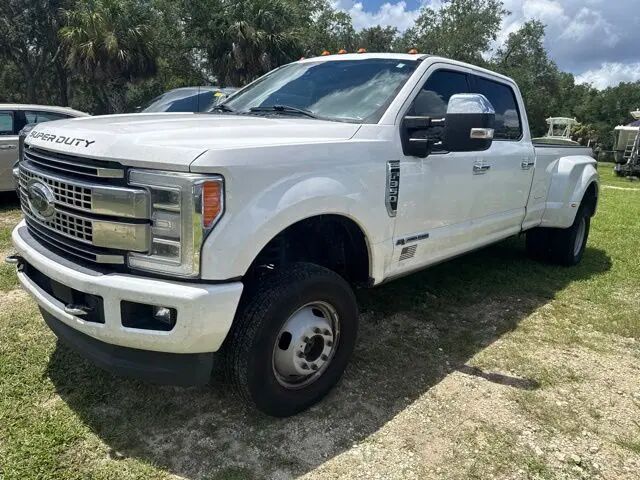 2019 Ford F-350 Super Duty Platinum — photo 1 of 3