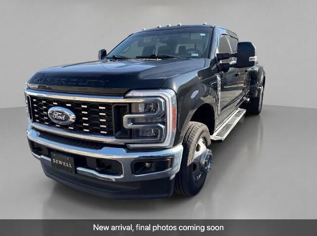 2023 Ford F-350 Super Duty Lariat — photo 1 of 32