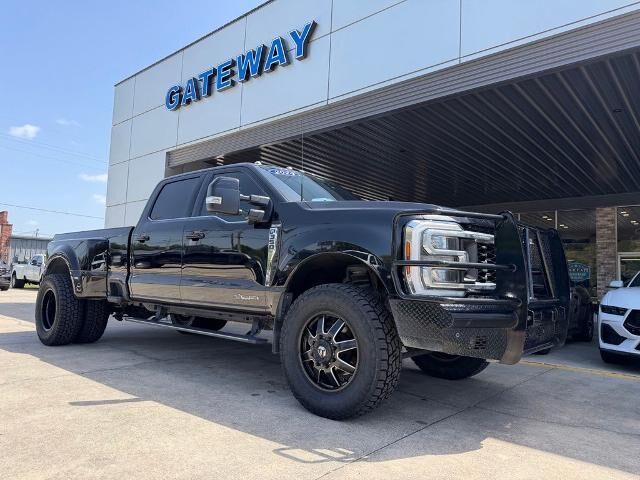 2024 Ford F-350 Super Duty King Ranch — photo 1 of 13