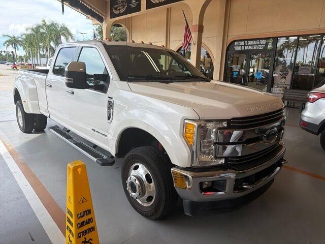2017 Ford F-350 Super Duty Lariat — photo 1 of 13