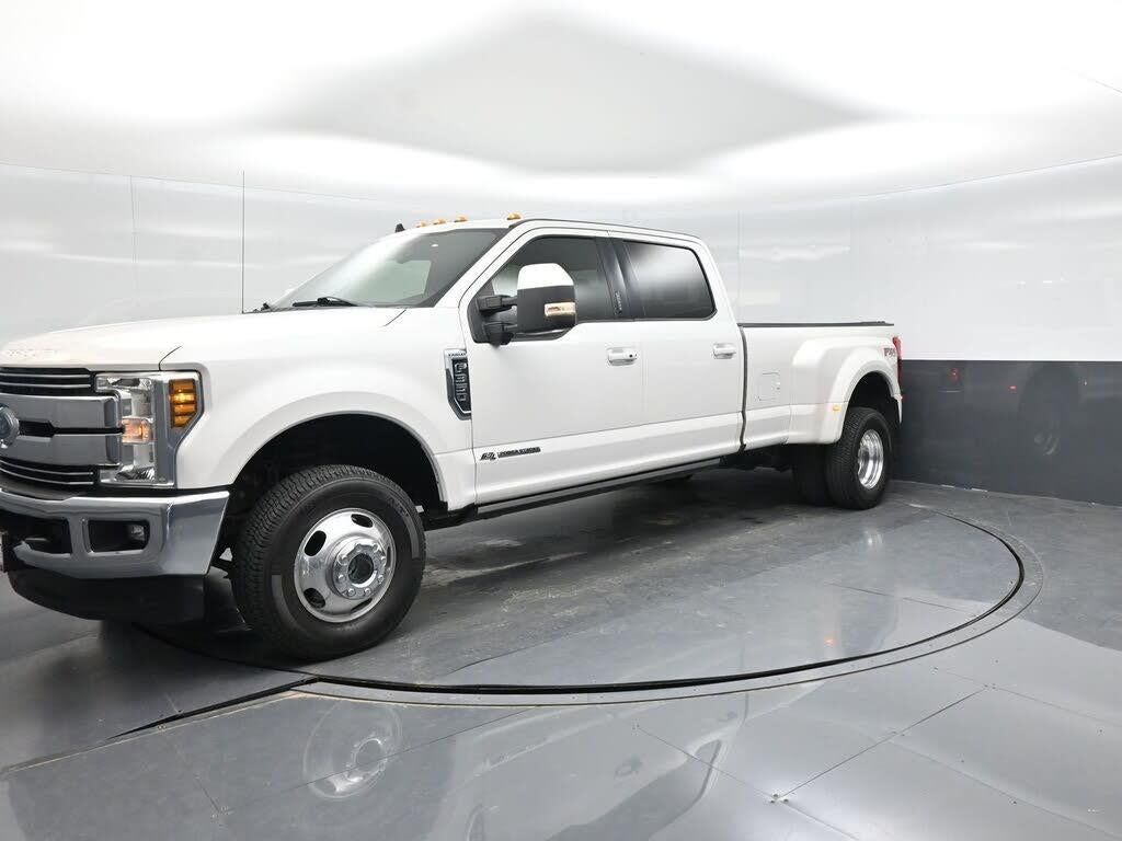2019 Ford F-350 Super Duty Lariat — photo 1 of 1