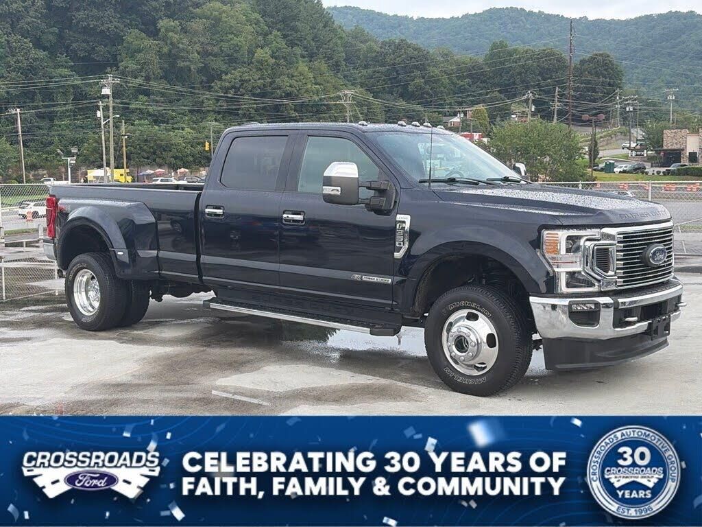 2022 Ford F-350 Super Duty Lariat — photo 1 of 2