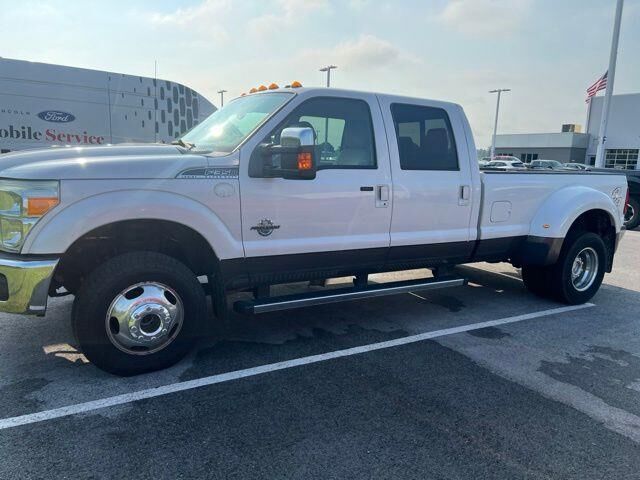 2015 Ford F-350 Super Duty Lariat — photo 1 of 39