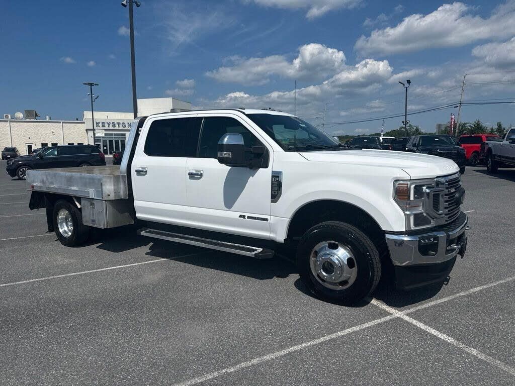2022 Ford F-350 Super Duty Lariat — photo 1 of 2