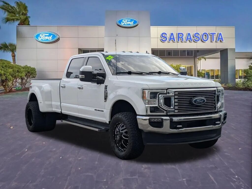 2022 Ford F-350 Super Duty Lariat — photo 1 of 39
