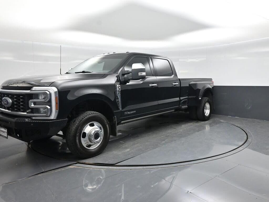 2024 Ford F-350 Super Duty Lariat — photo 1 of 1