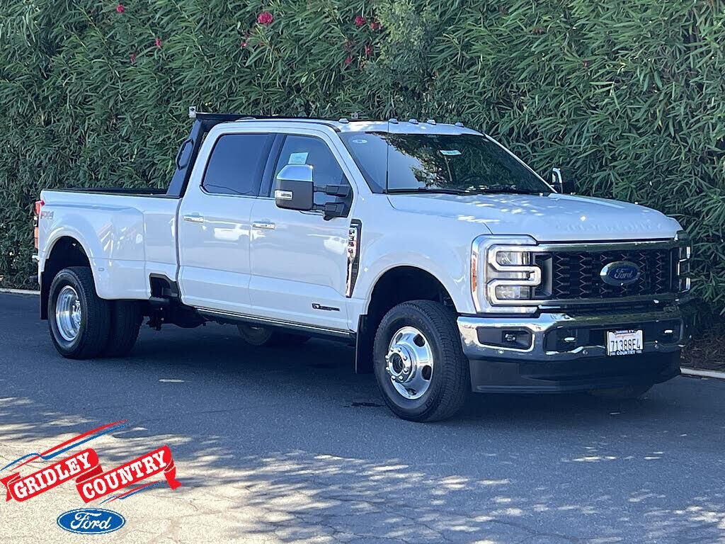 2024 Ford F-350 Super Duty Lariat — photo 1 of 14