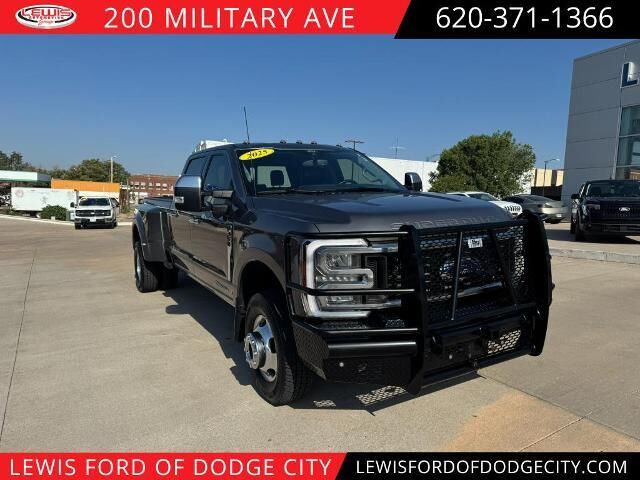 2025 Ford F-350 Super Duty Lariat — photo 1 of 1