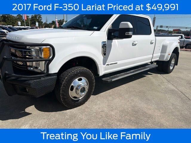 2017 Ford F-350 Super Duty Lariat — photo 1 of 9
