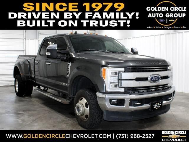 2019 Ford F-350 Super Duty Lariat — photo 1 of 36