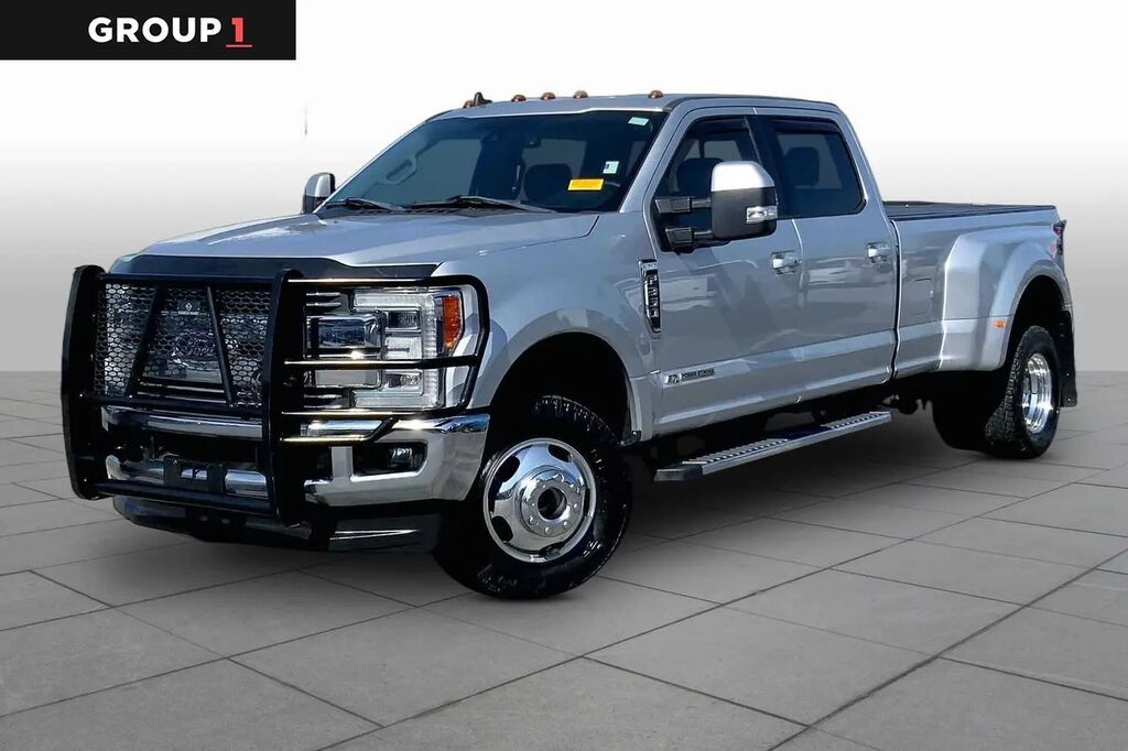 2019 Ford F-350 Super Duty Lariat — photo 1 of 14