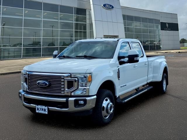 2020 Ford F-350 Super Duty Lariat — photo 1 of 39