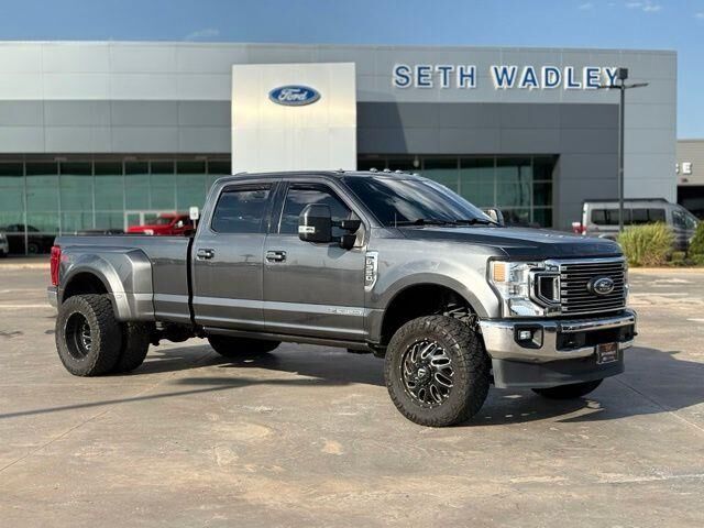 2020 Ford F-350 Super Duty Lariat — photo 1 of 36